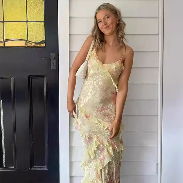 Verspieltes Damen-Strandkleid mit Rüschen und Spaghettiträgern für Sommer & Urlaub