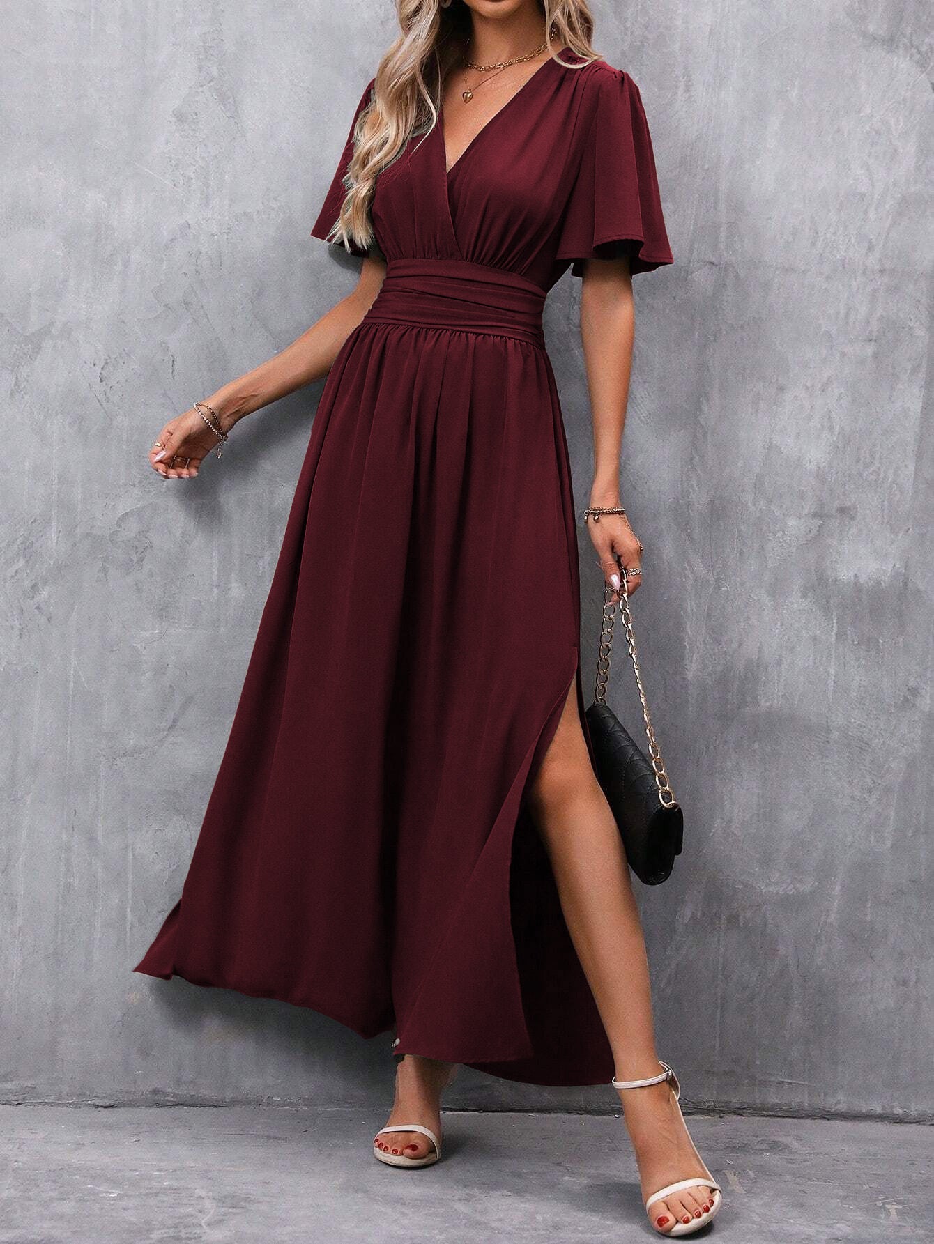 Julia – Elegantes Damenkleid mit Schlitz