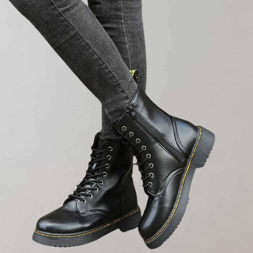 Elisabeth - Schnürstiefel im klassischen Design