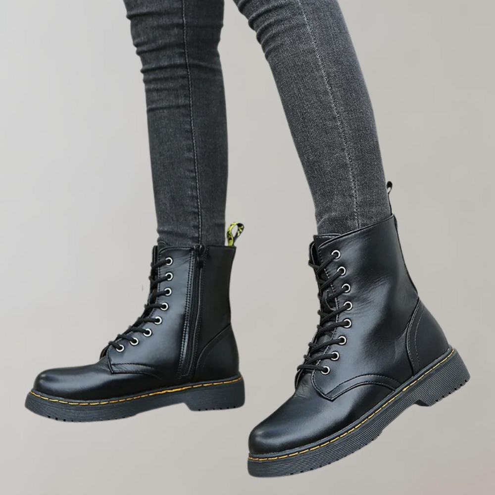 Elisabeth - Schnürstiefel im klassischen Design