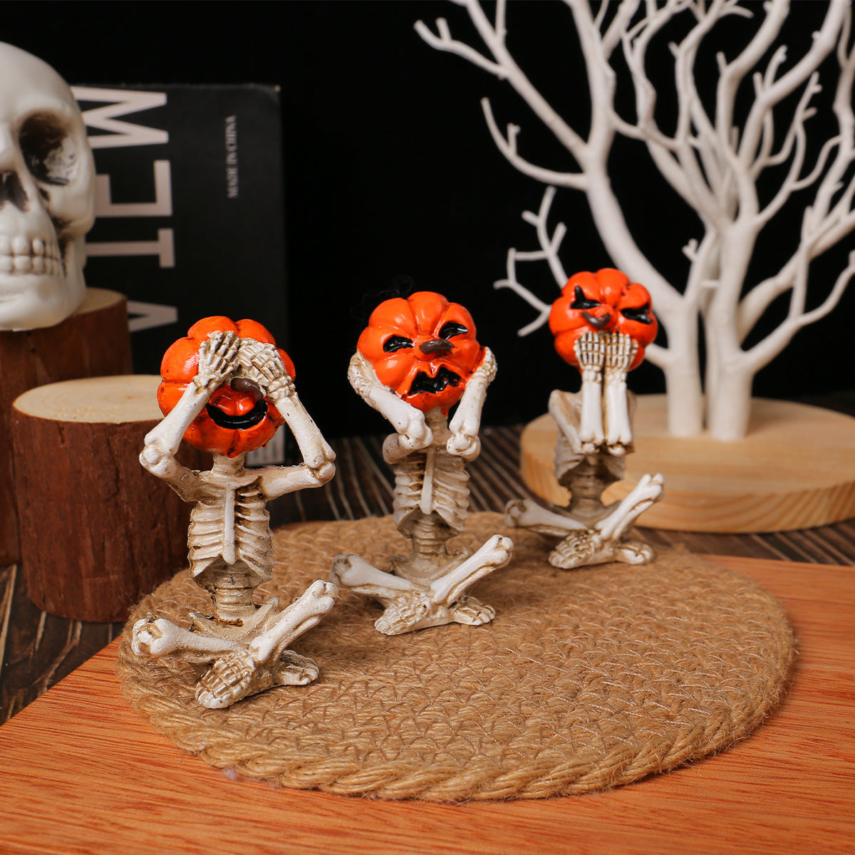 Halloween Dekofiguren Set – Kürbiskopf-Skelette, 3-teilig, Gruselige Tischdekoration für Halloween-Partys