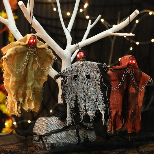 Halloween Hängende Geister mit Leuchtenden Augen und Ketten – Gruselige Deko für Halloween-Partys
