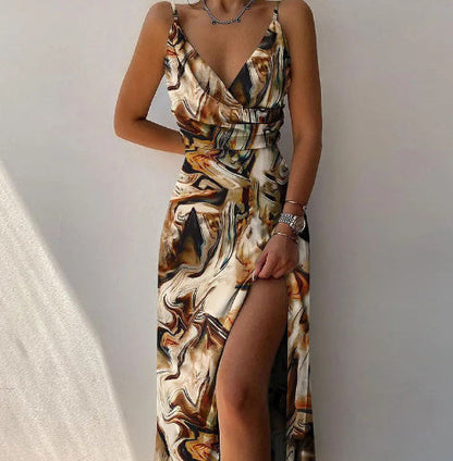 Elegantes Damen-Abendkleid mit Wickelausschnitt und Schlitz