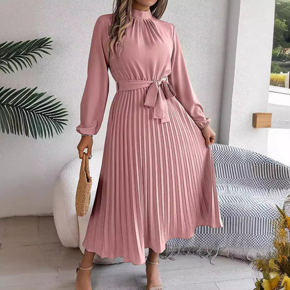 Dawn – Elegantes Kleid mit Stehkragen und Faltenrock