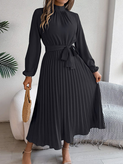 Dawn – Elegantes Kleid mit Stehkragen und Faltenrock