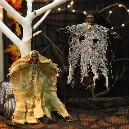 Halloween Hängende Geister mit Leuchtenden Augen und Ketten – Gruselige Deko für Halloween-Partys
