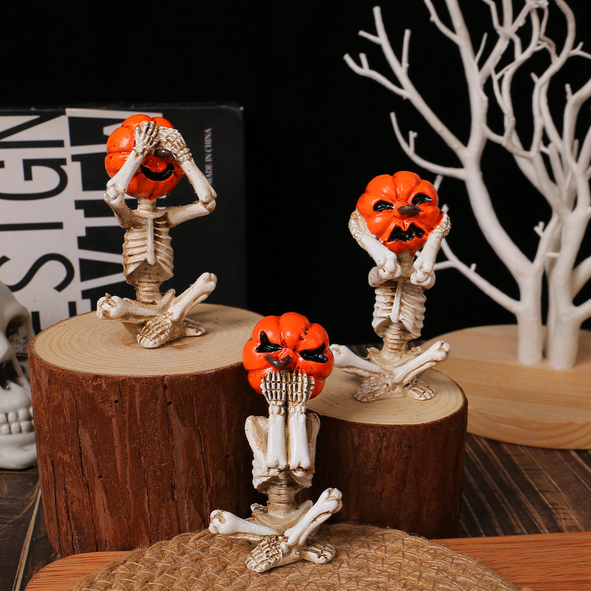Halloween Dekofiguren Set – Kürbiskopf-Skelette, 3-teilig, Gruselige Tischdekoration für Halloween-Partys