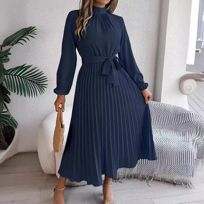 Dawn – Elegantes Kleid mit Stehkragen und Faltenrock