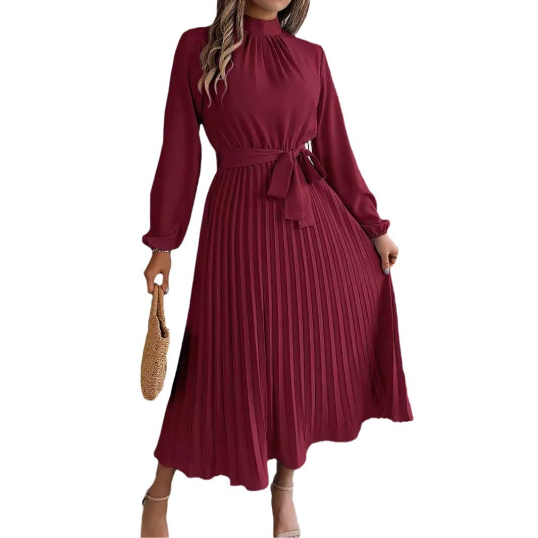 Dawn – Elegantes Kleid mit Stehkragen und Faltenrock