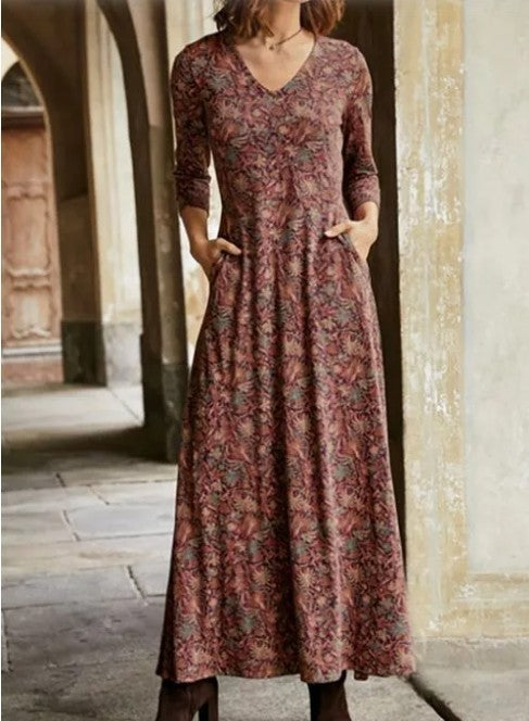 Joy – Bedrucktes langes V-Ausschnitt-Kleid mit Taschen