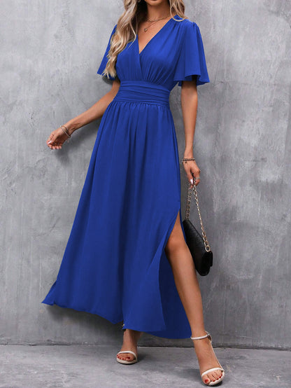 Julia – Elegantes Damenkleid mit Schlitz