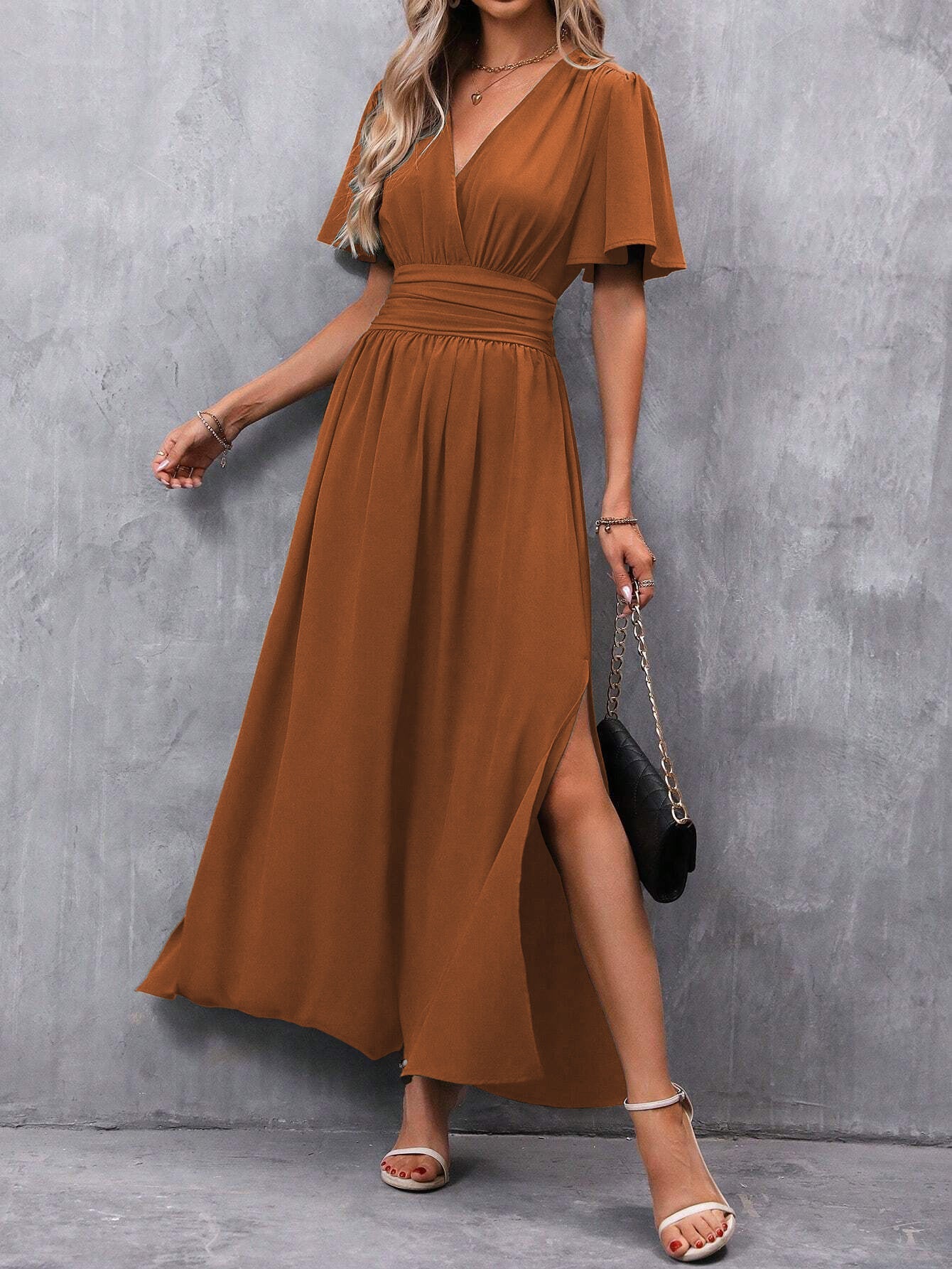 Julia – Elegantes Damenkleid mit Schlitz