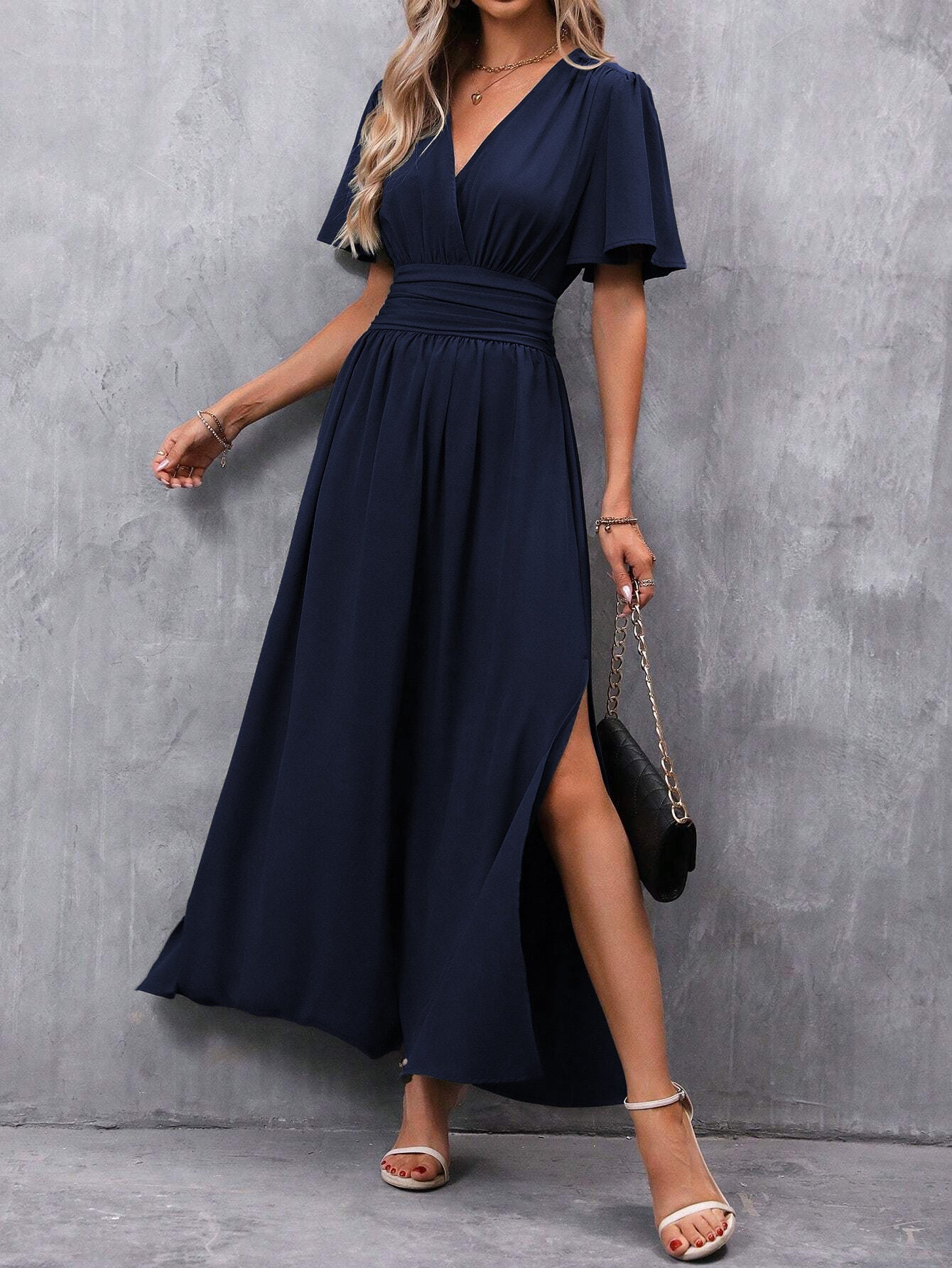 Julia – Elegantes Damenkleid mit Schlitz