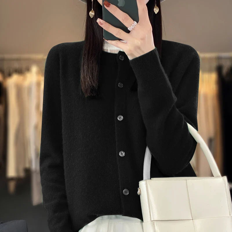 Damen Strickjacke mit Rundhalsausschnitt – Eleganter Cardigan für Alltag und Büro