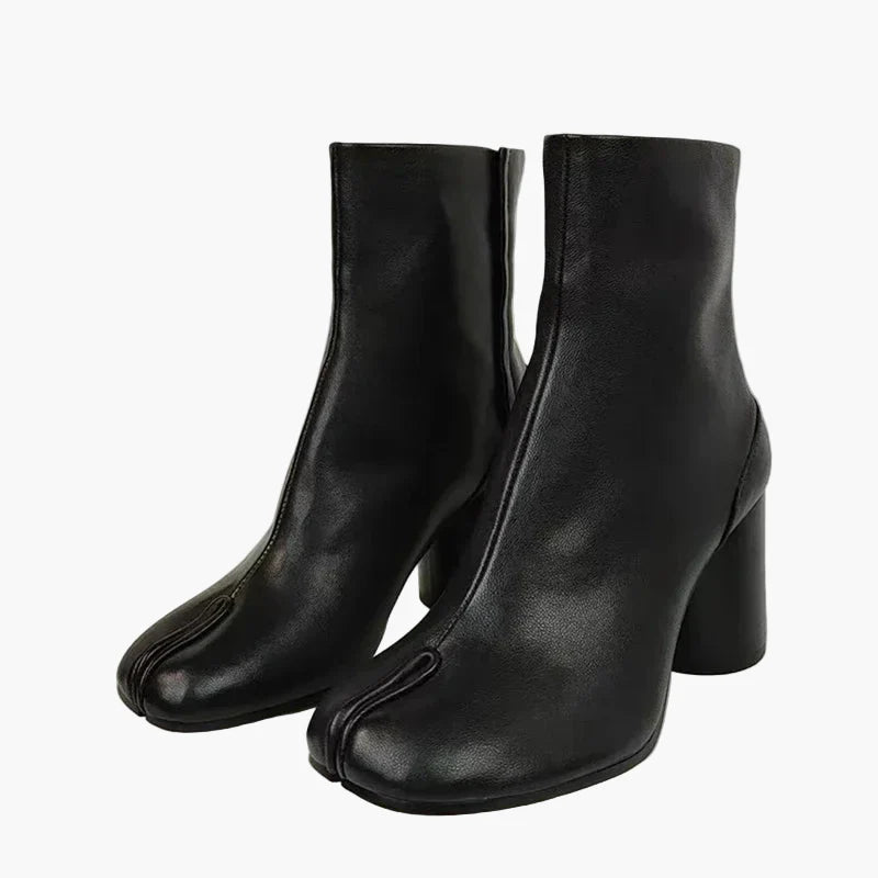 Damen High Heel Stiefeletten mit Tabi-Design – Modische Statement-Boots für Herbst und Winter