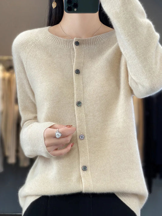 Damen Strickjacke mit Rundhalsausschnitt – Eleganter Cardigan für Alltag und Büro