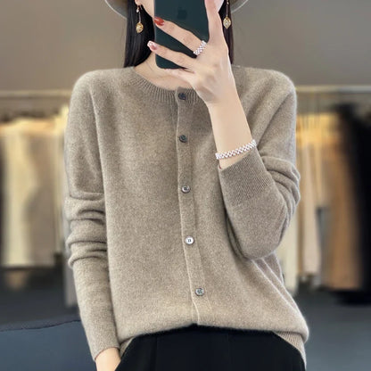 Damen Strickjacke mit Rundhalsausschnitt – Eleganter Cardigan für Alltag und Büro