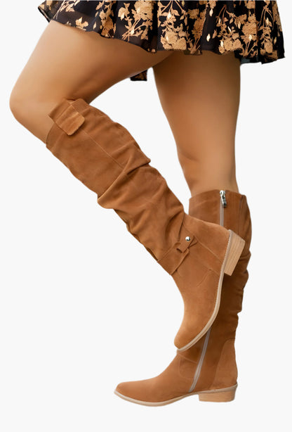 Damen Langschaft-Stiefel mit niedrigem Blockabsatz – City-Boot mit Reißverschluss & Zierschnalle