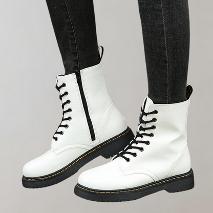 Elisabeth - Schnürstiefel im klassischen Design