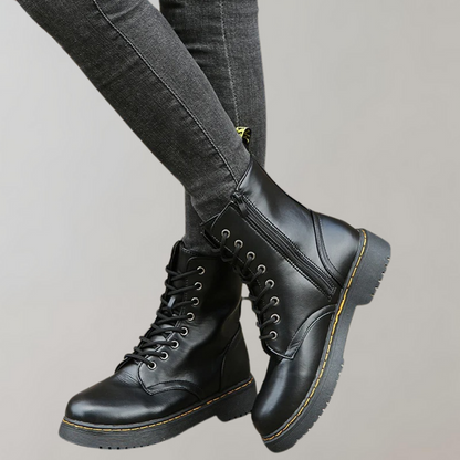 Elisabeth - Schnürstiefel im klassischen Design