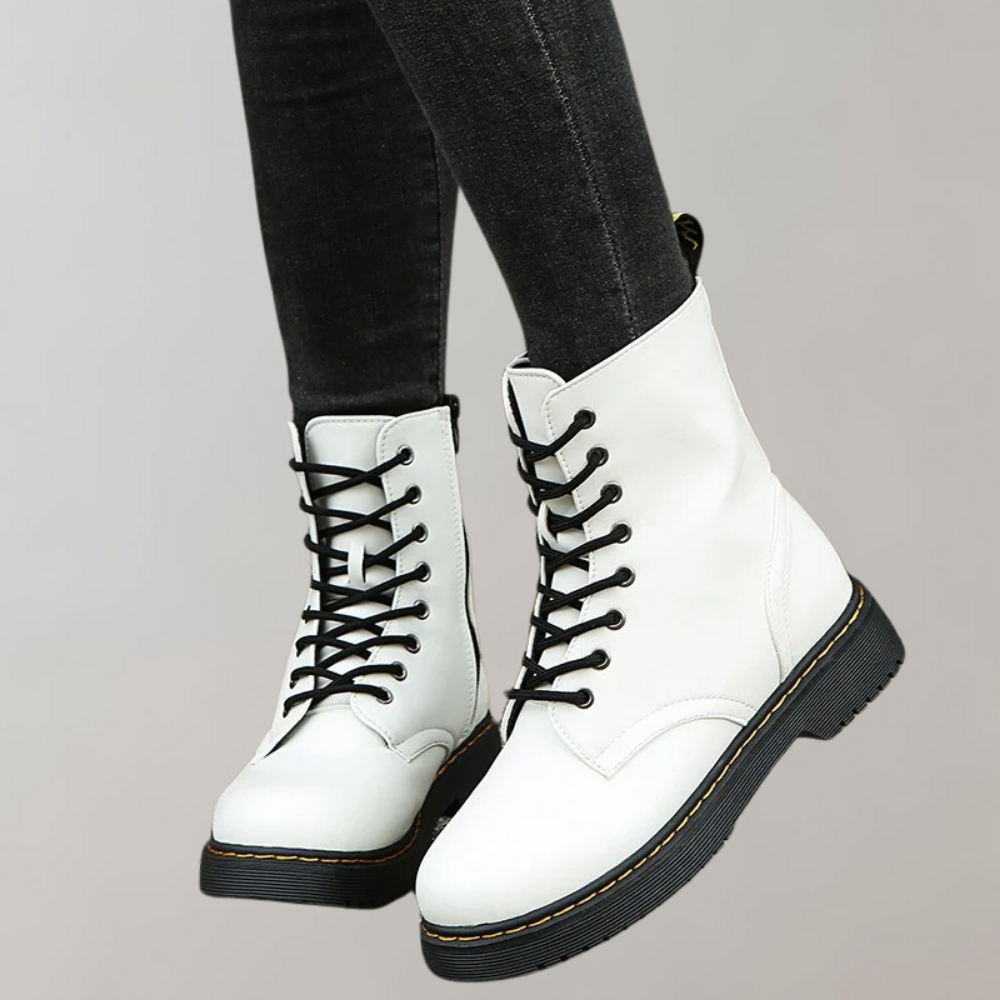 Elisabeth - Schnürstiefel im klassischen Design