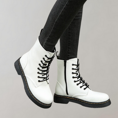 Elisabeth - Schnürstiefel im klassischen Design