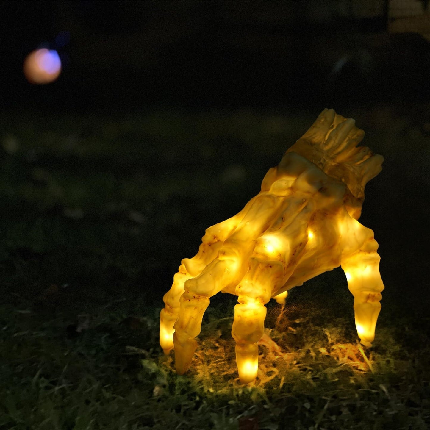 Halloween Deko Elektrische Leuchtende Zombiehand – Gruselige Sound- und Bewegungs-Hand für Partys & Garten