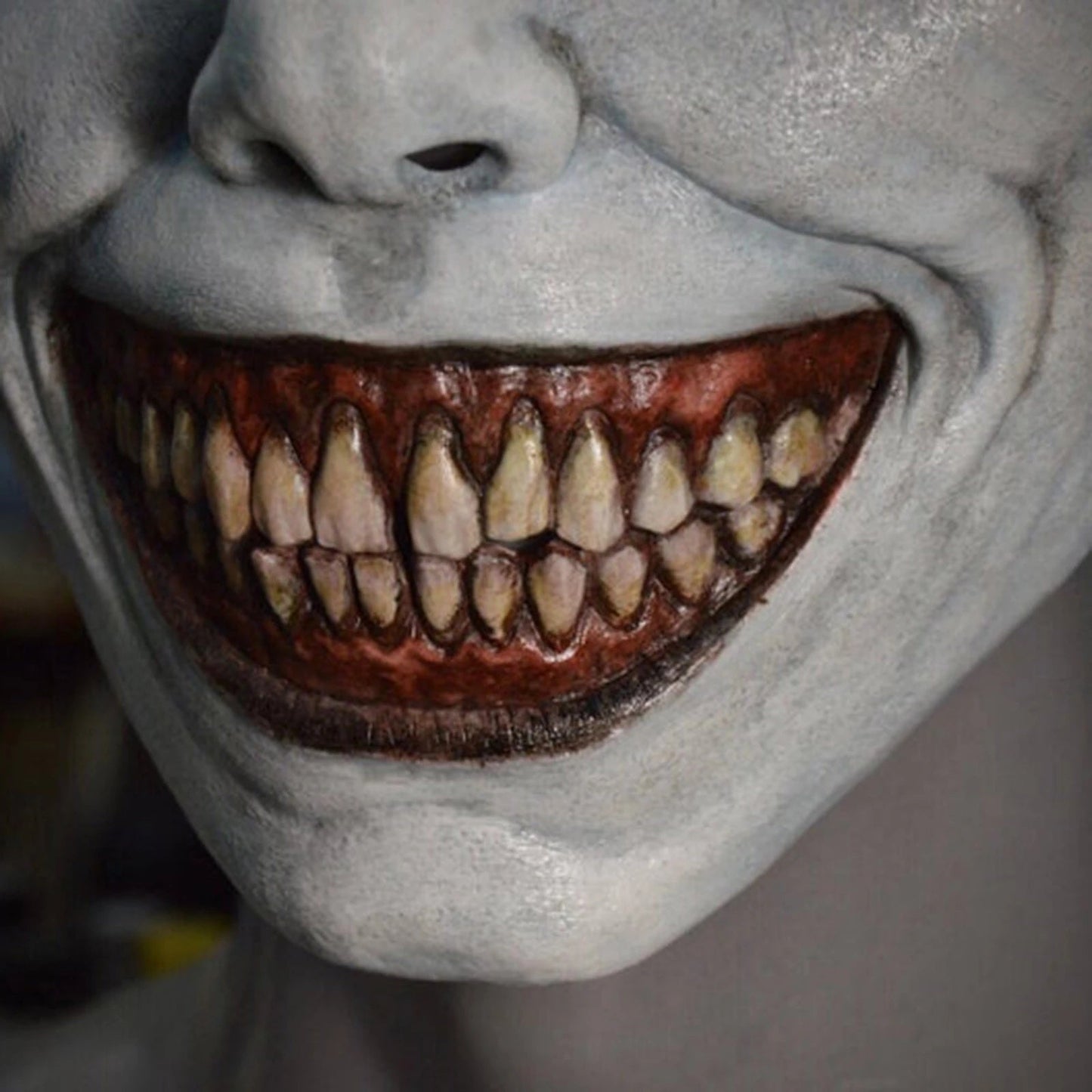 Halloween Dämonenmaske mit weißen Augen – Unisex Latex Gruselmaske für Kostüm & Party