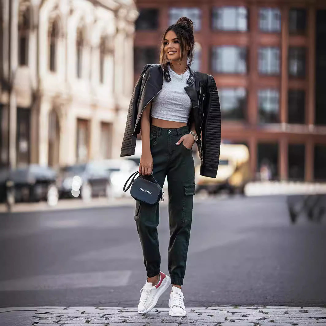 Claire – Slim-fit Damenjacke aus veganem Leder in Schwarz