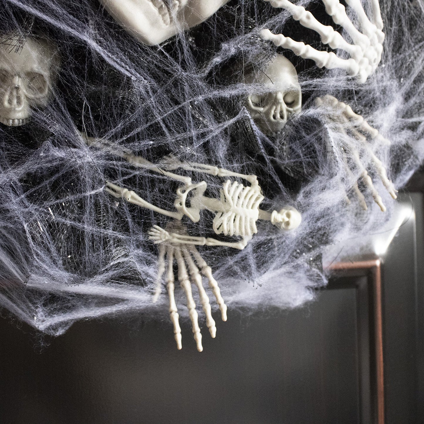 Halloween Türkranz Skelett Deko – Gruselige Türdekoration für Halloween-Partys & Spukhaus